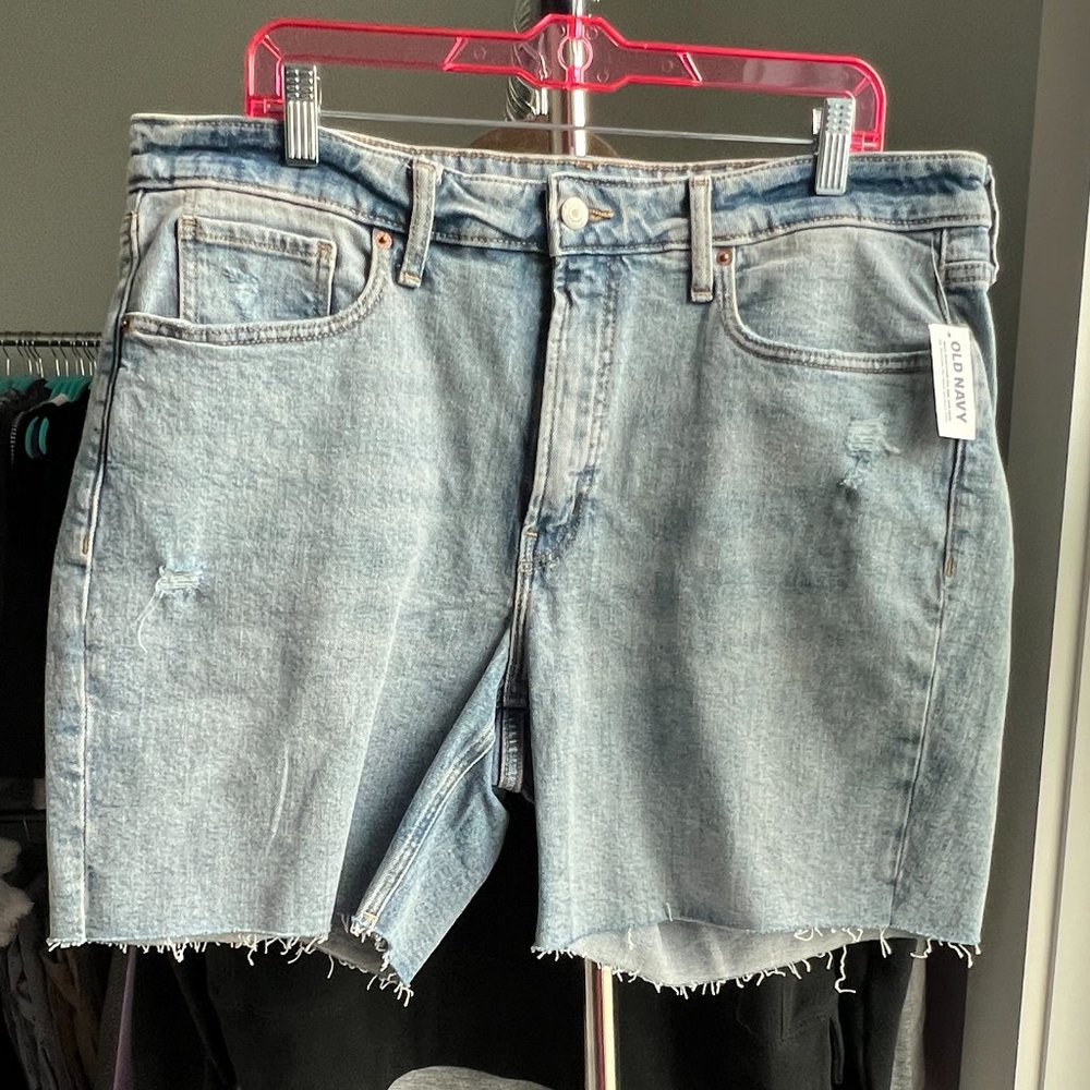 NWT OLD NAVY High-Rise O.G. Straight Shorts w/Raw Hem
